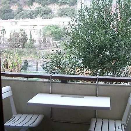 F2 Avec Balcon, 200m Des Cures, Proche Commerces, Equipe, Charges En Sus - Fr-1-703-76 * Amelie-les-Bains-Palalda