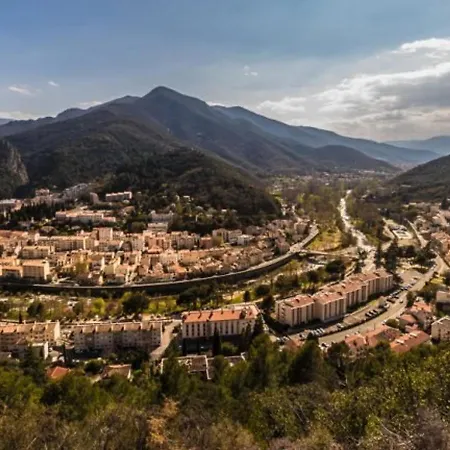Apartment F2 Avec Balcon, 200m Des Cures, Proche Commerces, Equipe, Charges En Sus - Fr-1-703-76 *